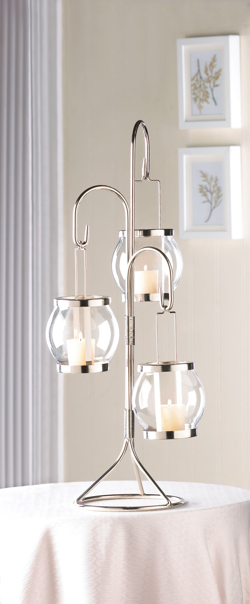 Hanging bulbs candleholder